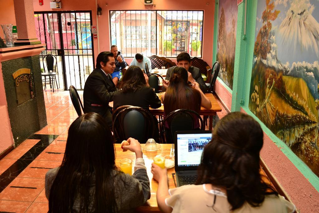 Hostal Loro Verde Quito Exterior photo
